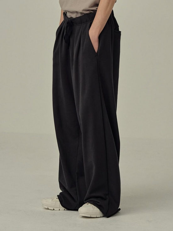 ANCELLM TUCK SWEAT PANTS