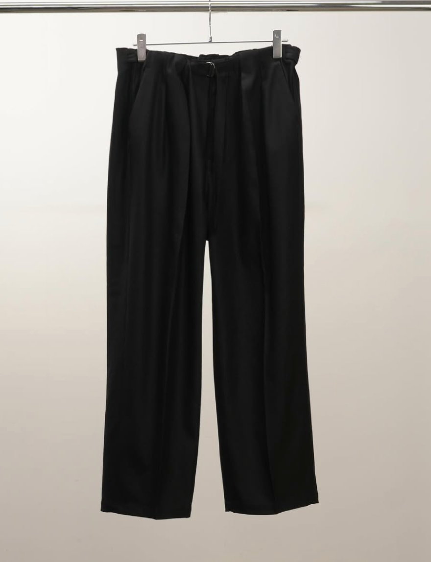 ANCELLM BACKSATIN BELTLESS SLACKS – Maison ma Manière ANCELLM BACKSATIN BELTLESS SLACKS – Maison ma Manière