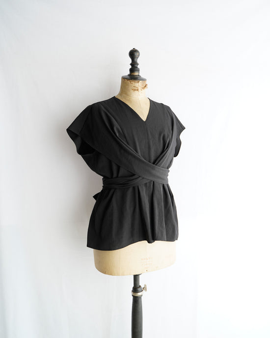 AKIRANAKA Valeria knot panel pullover