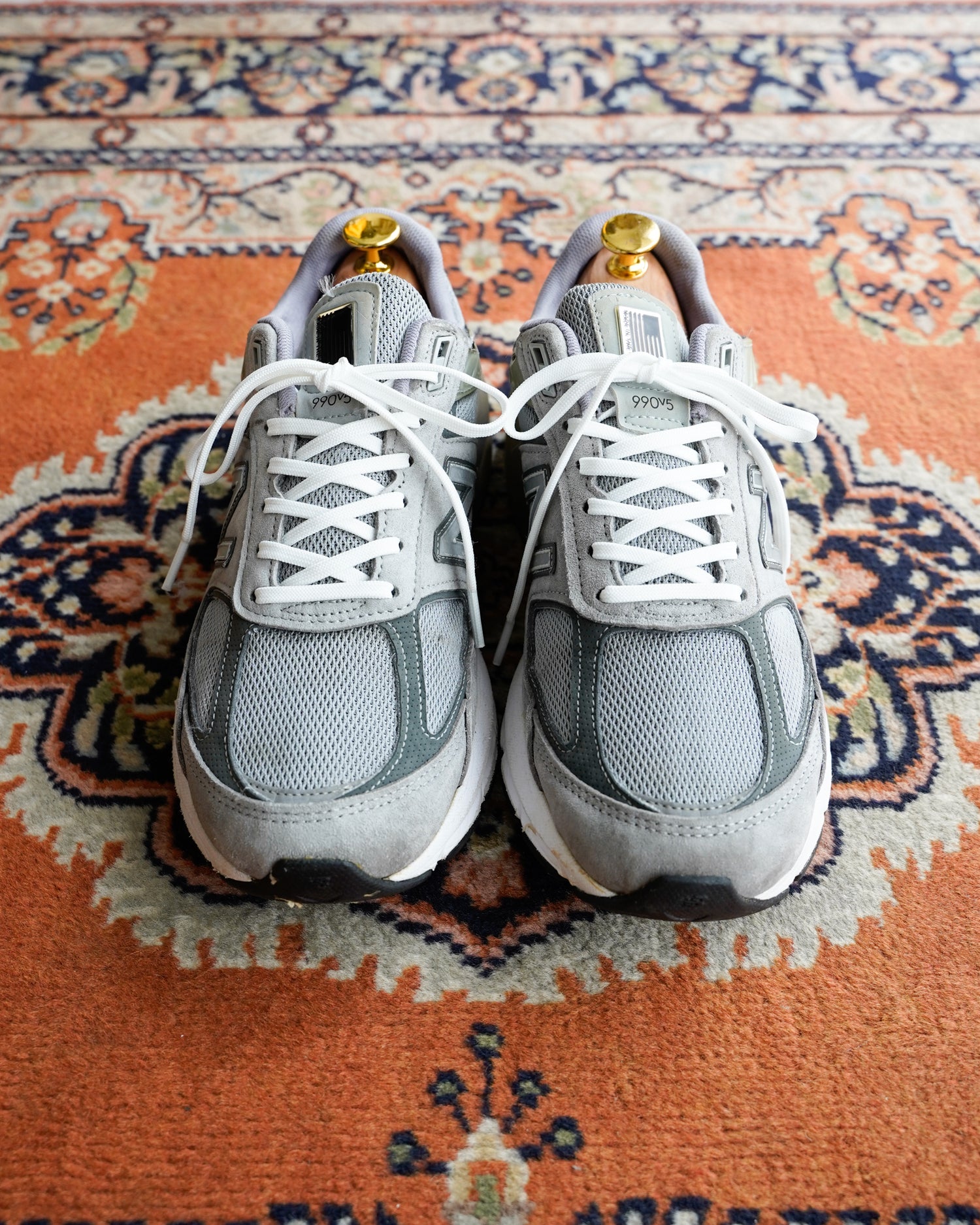 New Balance 990v5 グレー/ホワイト スニーカー - Main Image