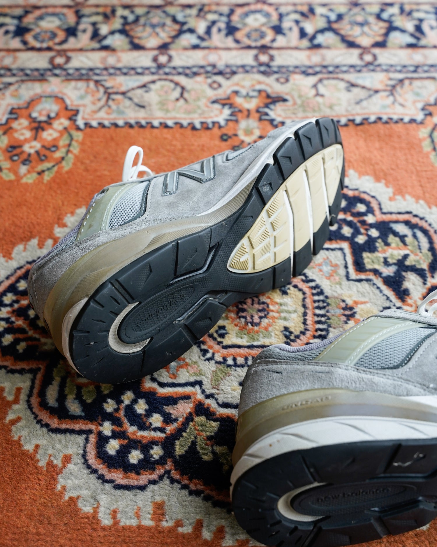 New Balance 990v5 グレー/ホワイト スニーカー