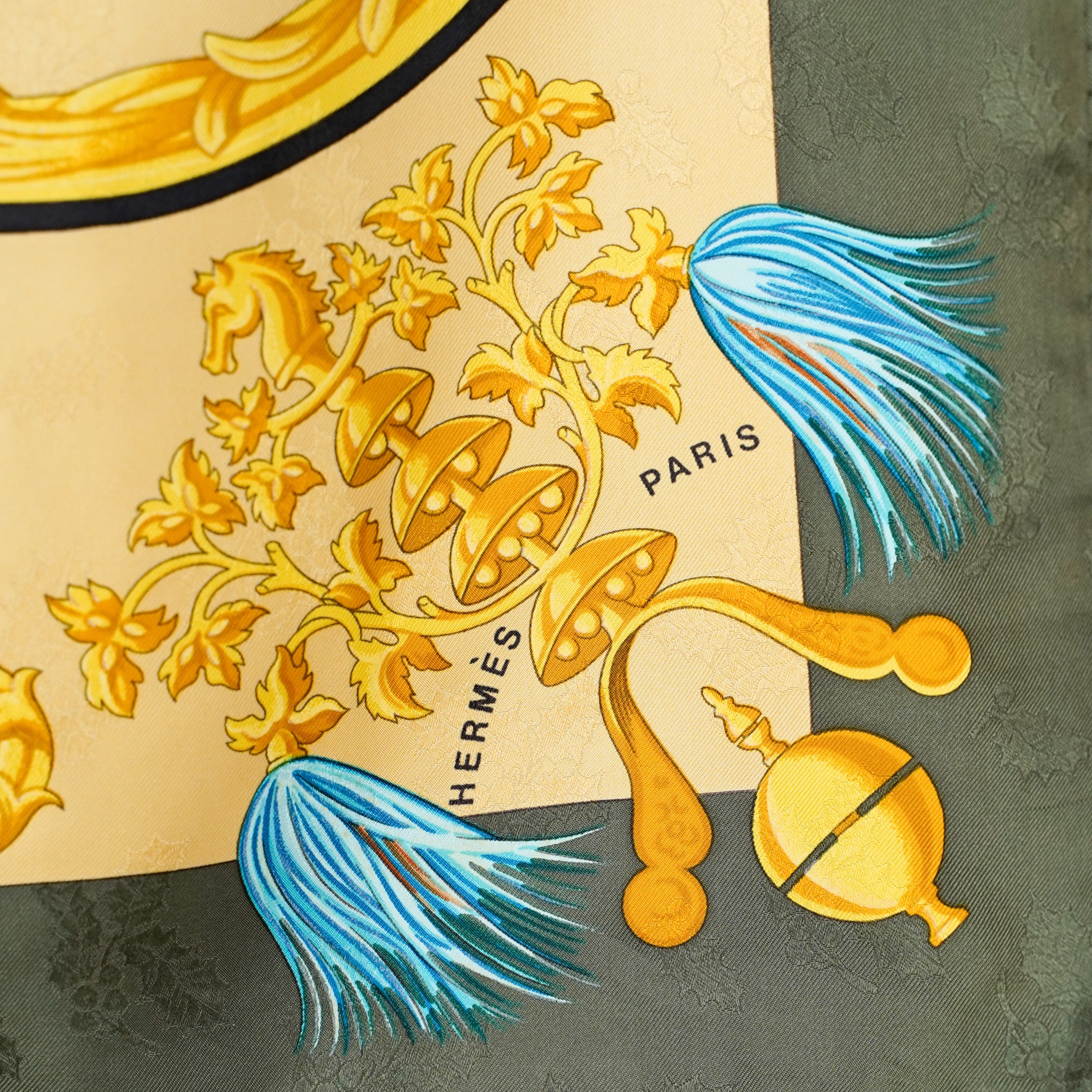 HERMES スカーフ Plumes et Grelots カレ90 HERMES カレ90”plumes et grelots