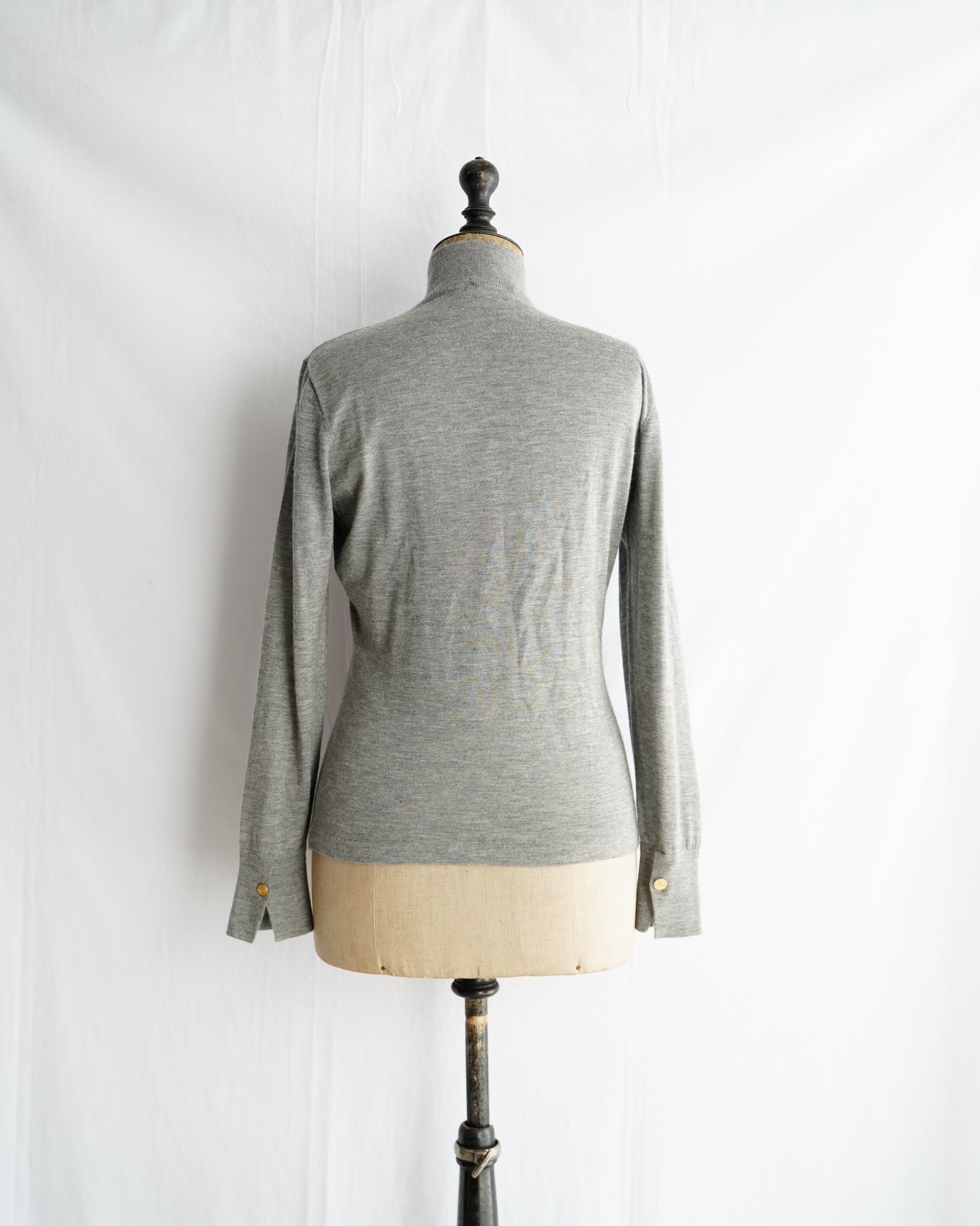 HERMES Made in ITARY Cashmere mock neck knit with serie button – Maison ma  Maniere