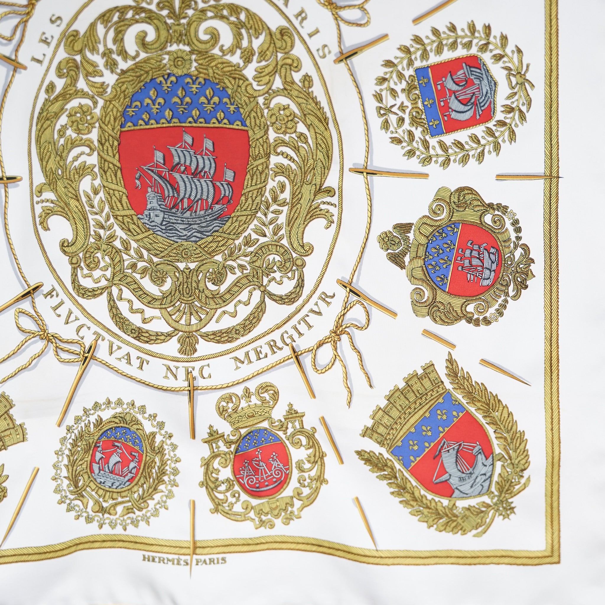 HERMÈS スカーフ カレ90 LES ARMES DE PARIS HERMES カレ90 