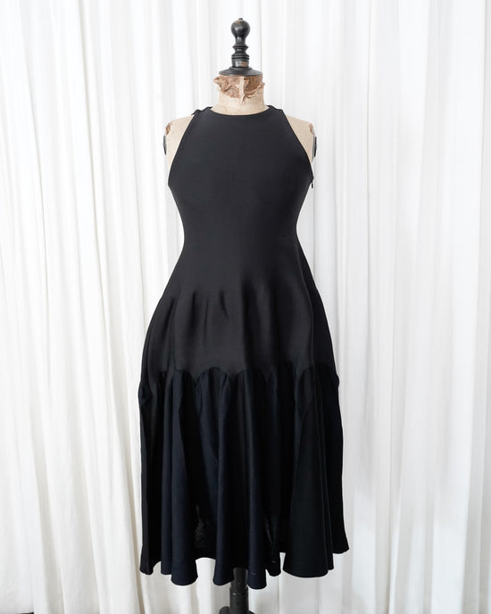 CFCL ARCHED SLEEVELESS DRESS