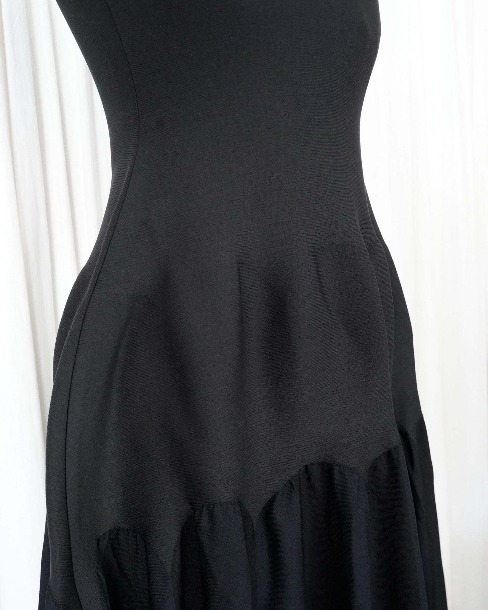 CFCL ARCHED SLEEVELESS DRESS – Maison ma Manière
